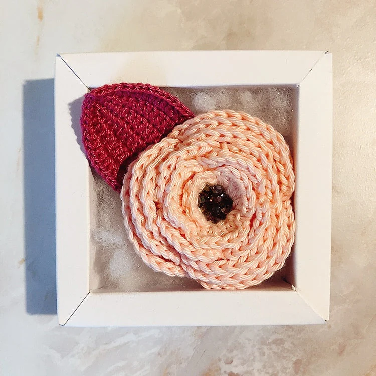 Collier en crochet avec fleur rose – Image 7