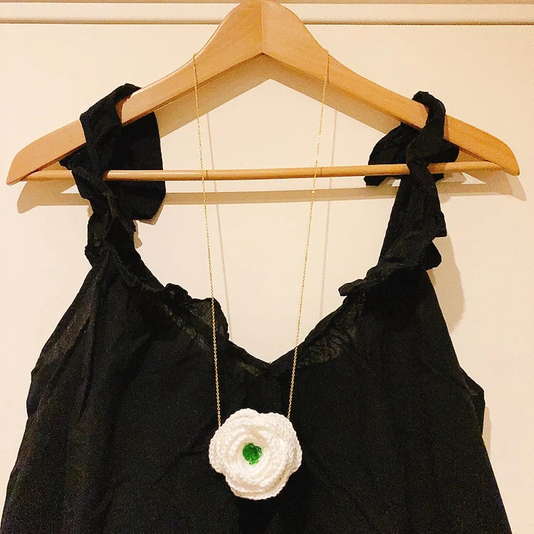 Collier en crochet avec fleur rose – Image 4