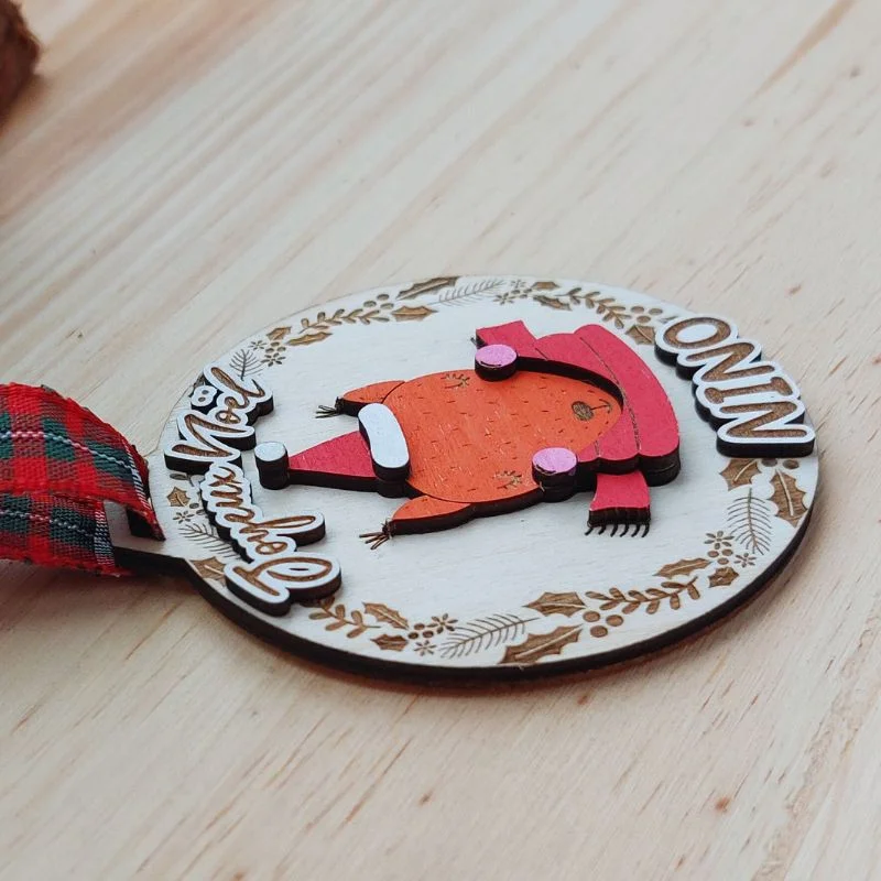 Boule de Noël Personnalisée en Bois Colorée – Image 7